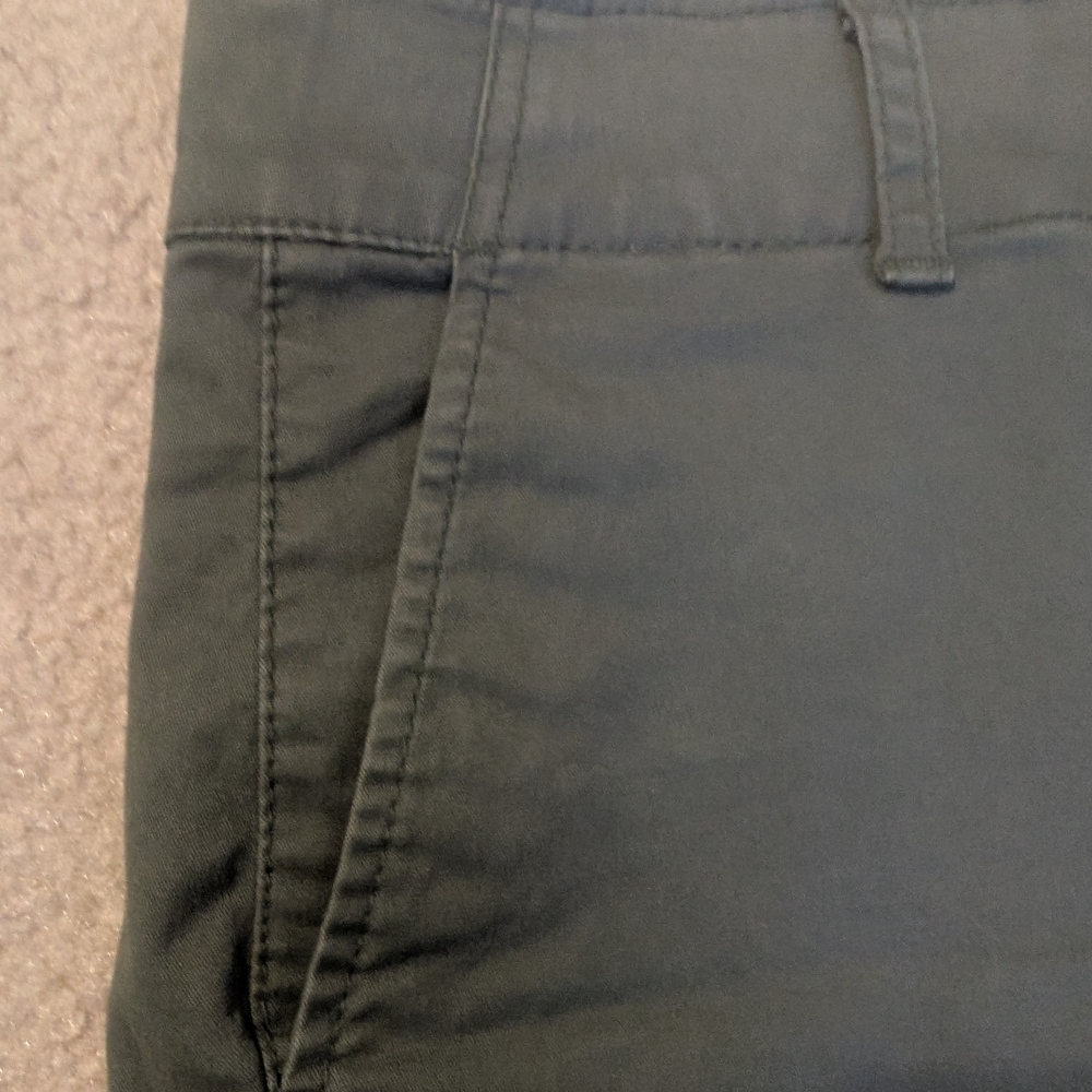 GAP Women's Size 2, 5inch Inseam Green Shorts - Picture 3 of 5